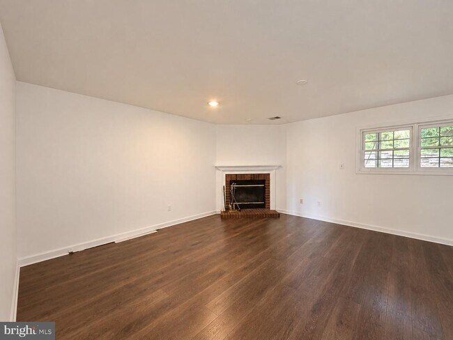 Foto del edificio - 6634 Frost Lake Ln