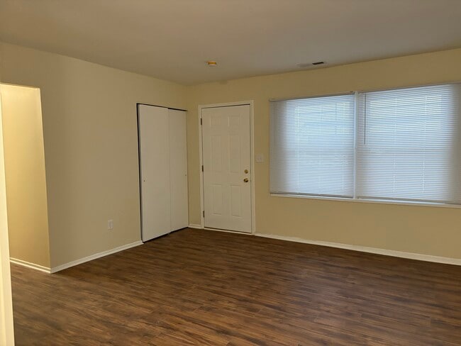 Sala de estar - 712 E 49th Ave