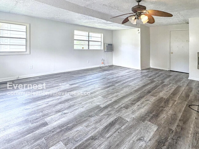 Foto del edificio - 1549 Elm St SW