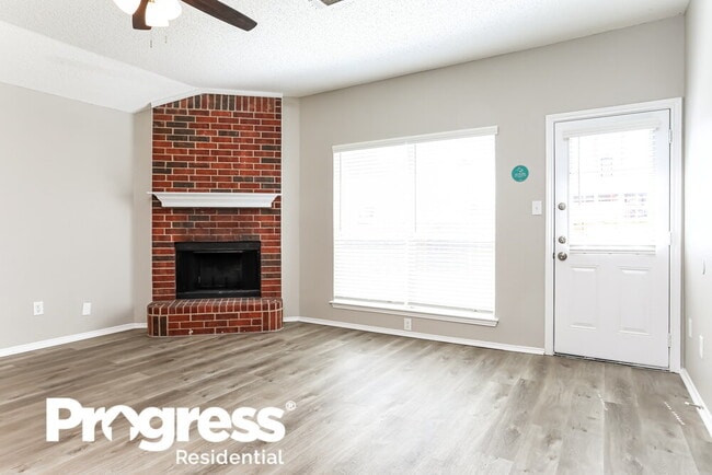 Building Photo - 920 Crestwood Dr