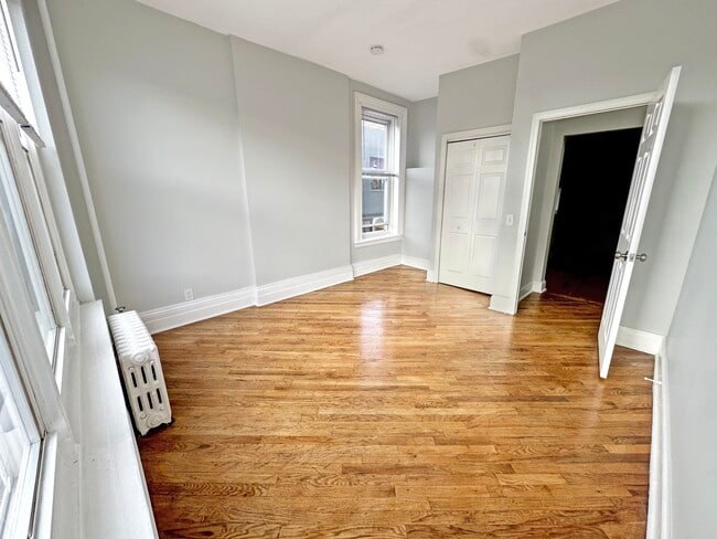 Building Photo - 537 WASHINGTON St