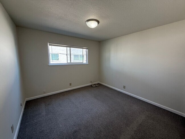 Building Photo - 662 Johanna Ave