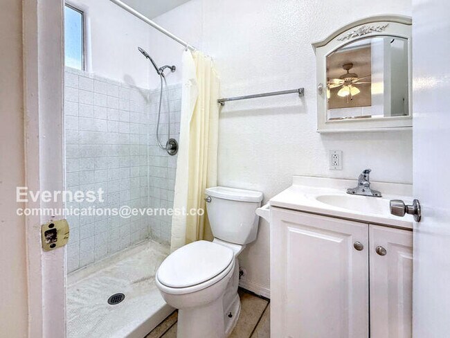 Foto del edificio - 2525 E Willetta St