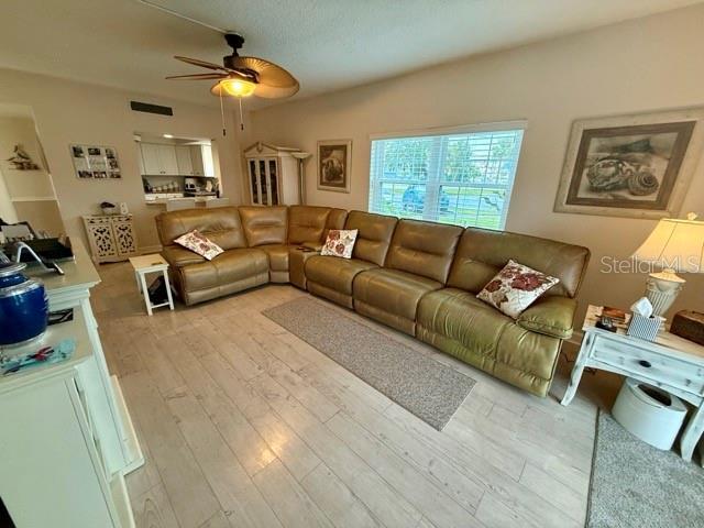 Building Photo - 404 S Beach St