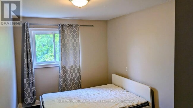 Building Photo - 214 Park Lawn Rd