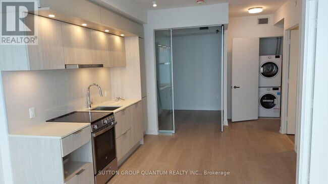 Photo du bâtiment - 448 Burnhamthorpe Rd W