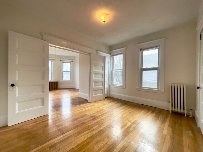 Foto del edificio - Fairbanks St Brighton 3bed / 1bath $2800 NO FEE