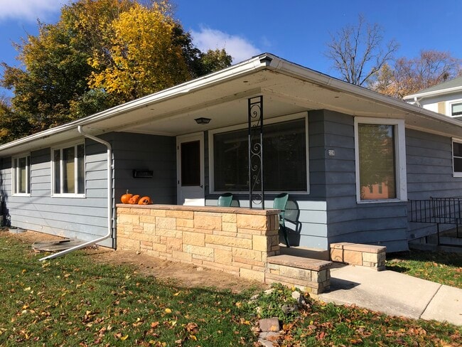 Building Photo - 228 S 4th St