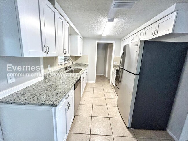 Foto del edificio - 11710 Paige Dr