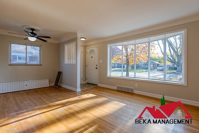Building Photo - 3 br, 1.5 bath House - 696 Harrington St