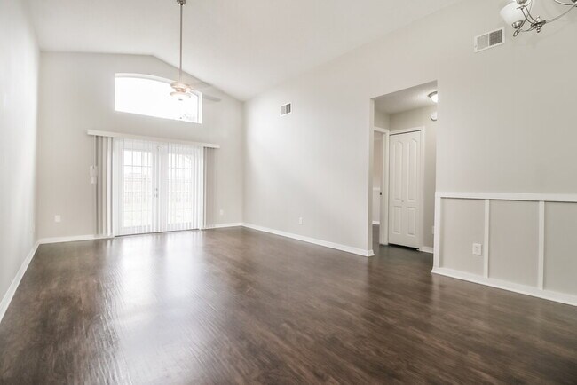 Foto del edificio - 2630 Delcrest Dr