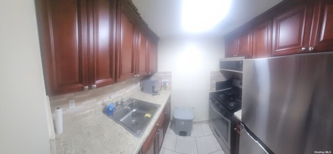 Foto del edificio - 107-52 166th St