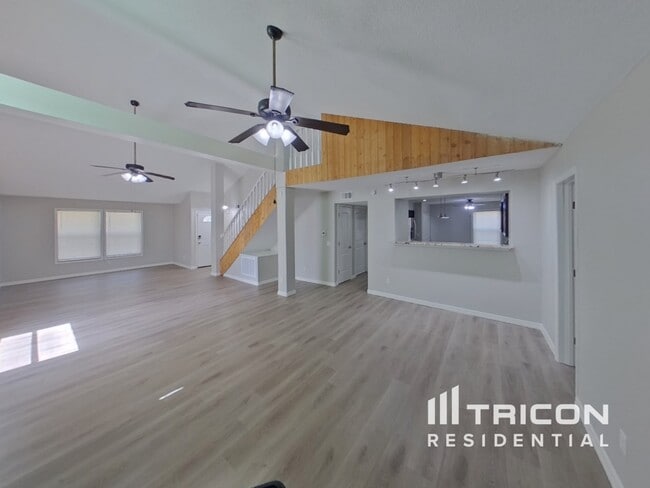 Building Photo - 528 Emberwood Dr