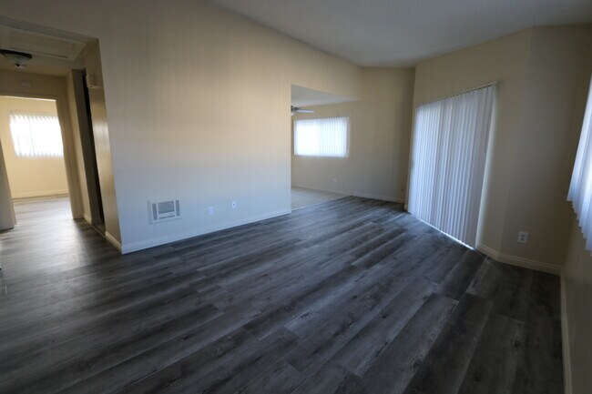 Building Photo - 333 Avocado St