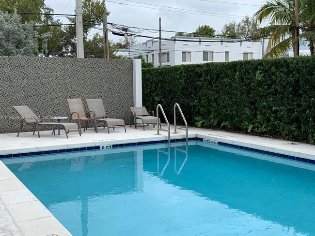 Building Photo - 36 NW 6th Ave