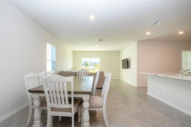 Building Photo - 3513 Hilltop Cir