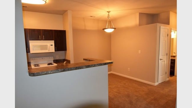Building Photo - Auburn Hills Apartments