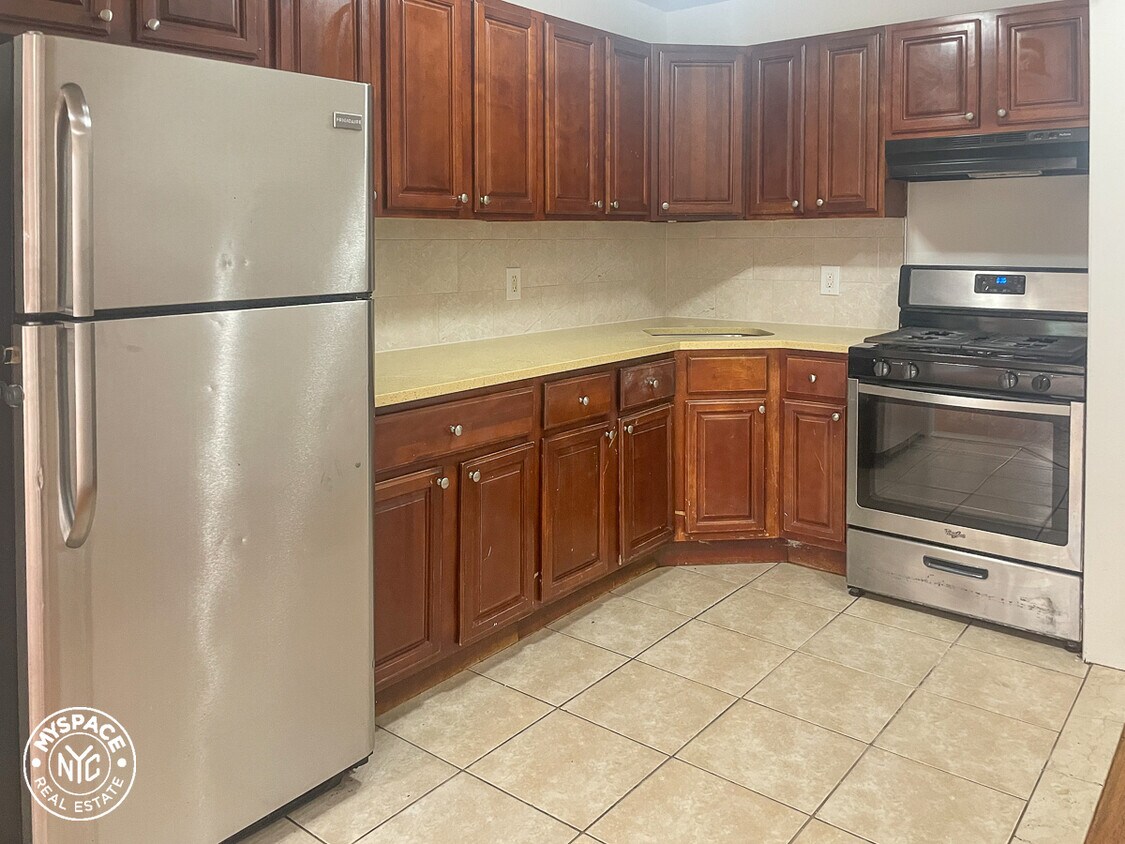 Foto principal - 649 Rutland Rd