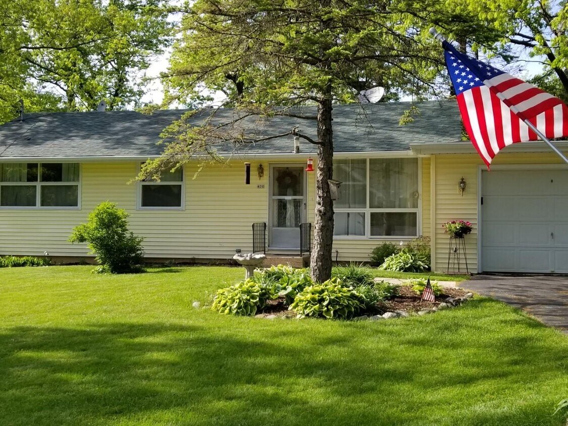 Foto principal - 430 Waubun Dr