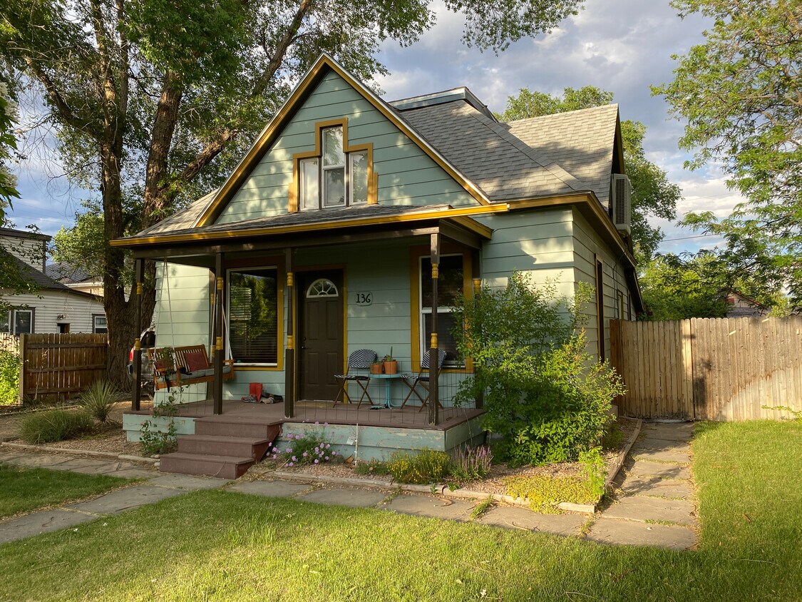 Primary Photo - 136 S Maple St