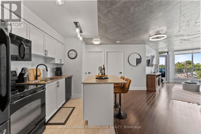 Photo du bâtiment - 340-340 Watson St W