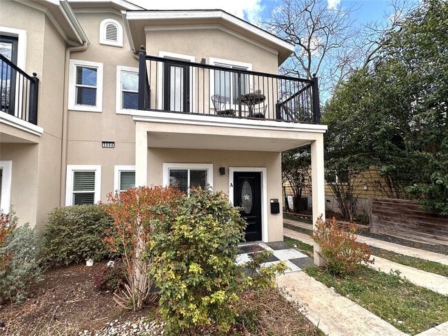 Building Photo - 5004 Rowena Ave