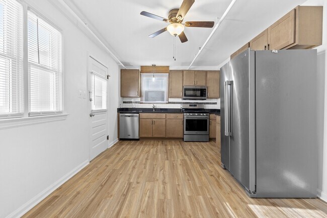 Building Photo - 2964 W Jefferson Ave