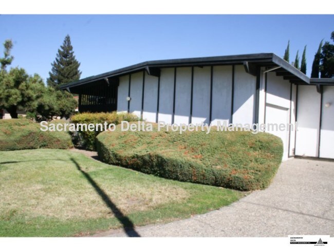 Building Photo - 2 Bd S. Land Park Hills Duplex