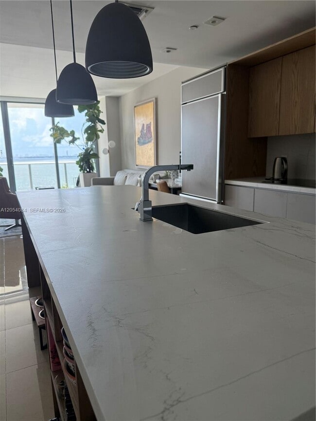 Foto del edificio - 460 NE 28th St
