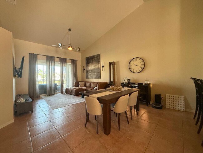 Building Photo - 2 Bed + Flex, 2 Bath Fully Furnished Annual Rental