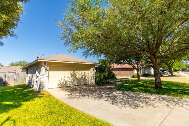 Building Photo - 2557 Vernell Way