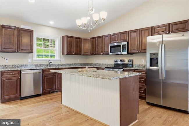 Building Photo - 1617 Tomahawk Trail