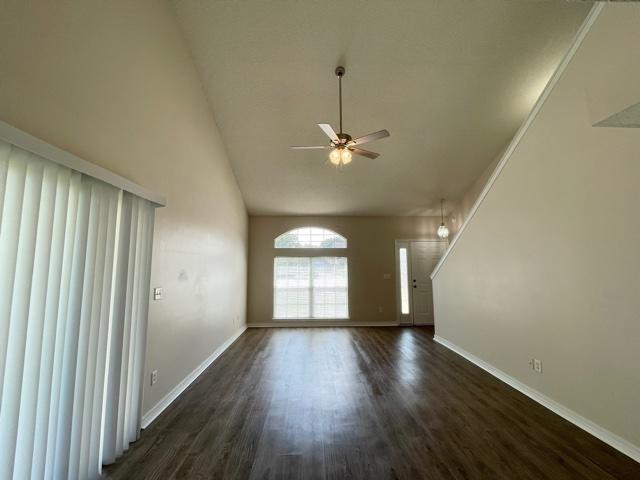 Foto del edificio - 925 Village Ln