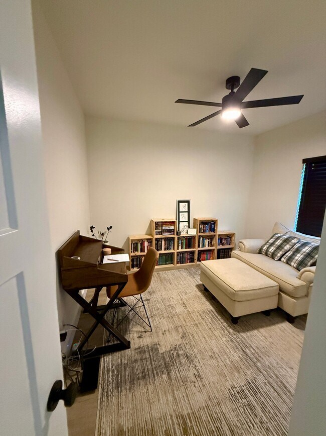 Foto del edificio - 5319 Upshaw Dr