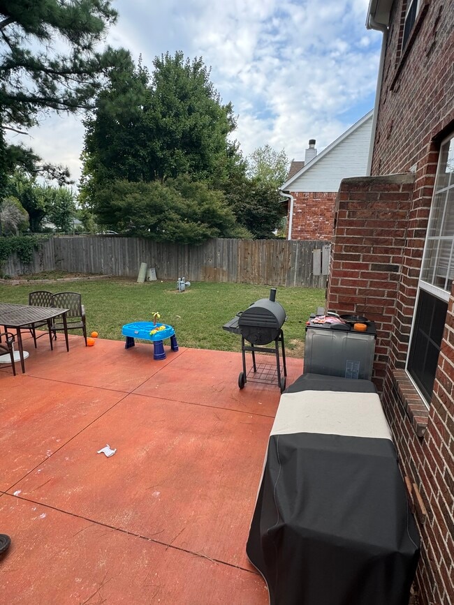 Building Photo - 714 N 28th St