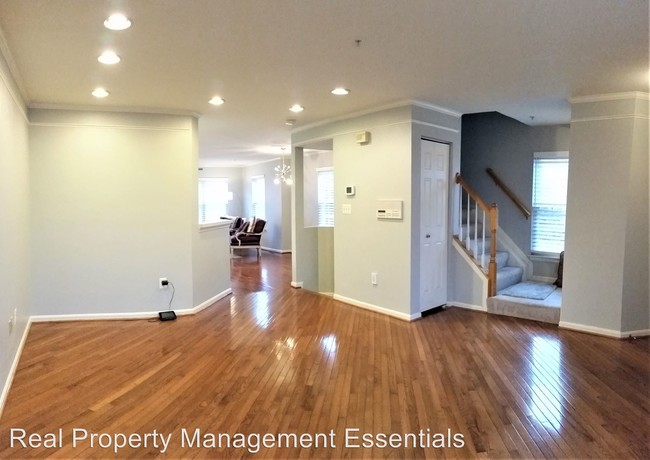 Building Photo - 3 br, 3.5 bath House - 3901 Red Deer Circle