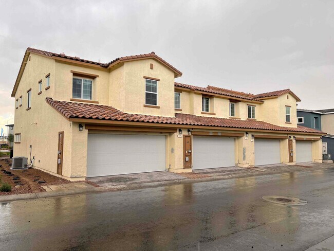 Building Photo - 1129 Ruby Sparrow Street