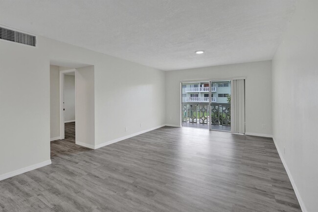 Foto del edificio - 4200 NW 3rd Ct