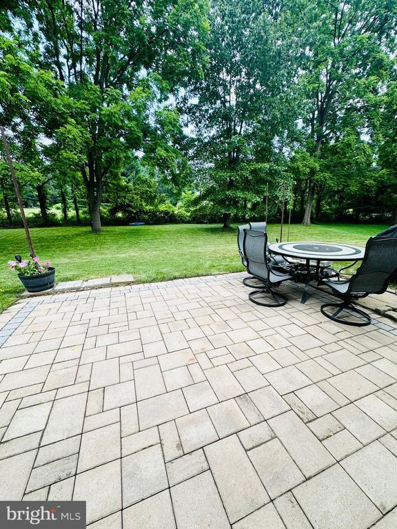 Building Photo - 6 Sugar Maple Way
