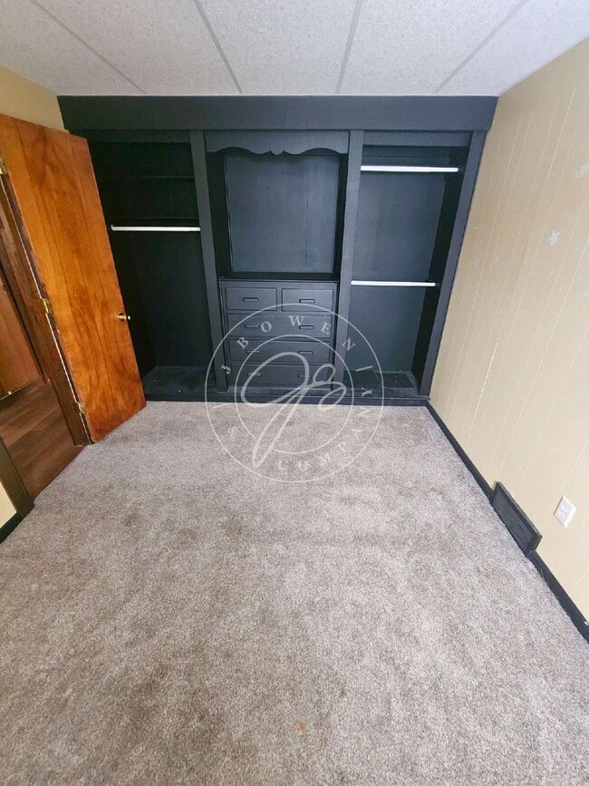 Foto del edificio - HUGE 2 bed 1 bath apartment ready for you to call home.