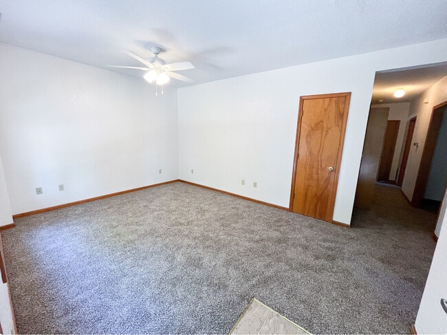 Building Photo - 702 Streck Ct