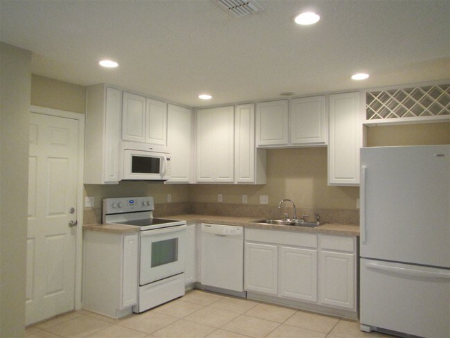 Building Photo - 308 Islander Cir