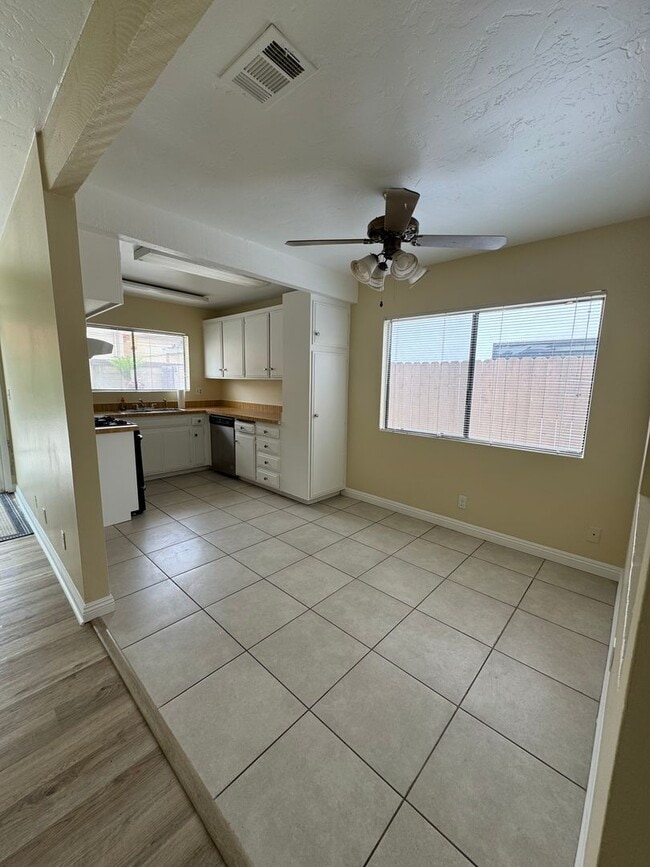 Foto del edificio - 812-818 E Fairway Dr