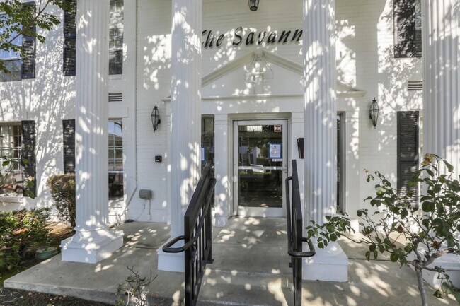 Foto del edificio - ENCHANTING 1 Bd/1 Ba Ground Floor Unit w/O...