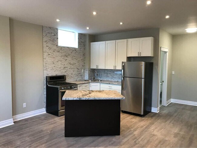 Photo du bâtiment - 720 E Main St