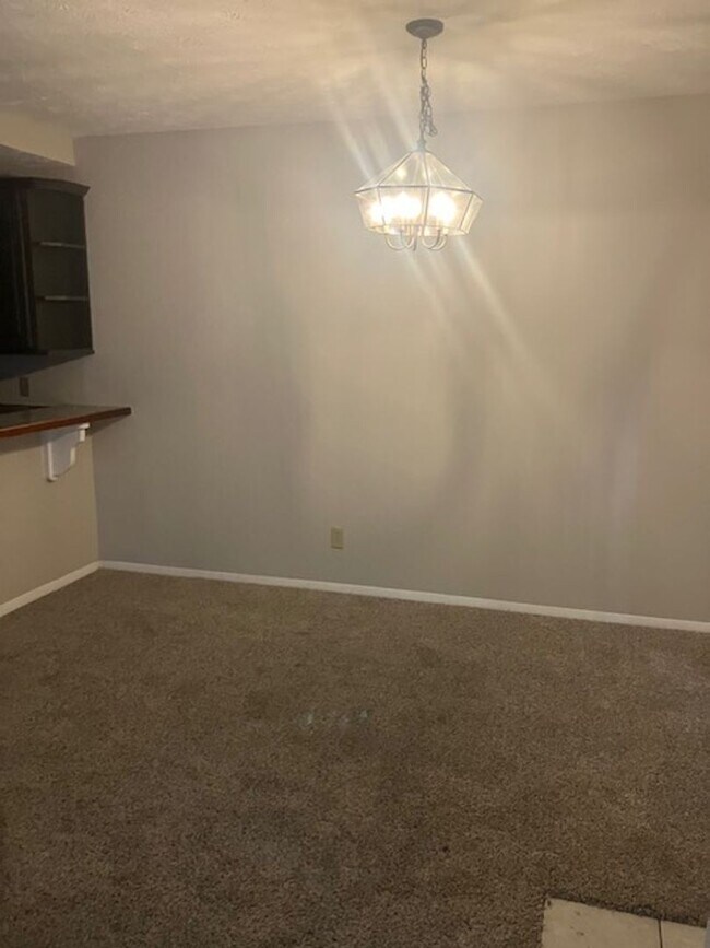 Building Photo - 2 BEDROOM 2 BATH CONDO (Shameika)