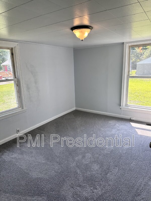 Building Photo - 929 S Crater Rd