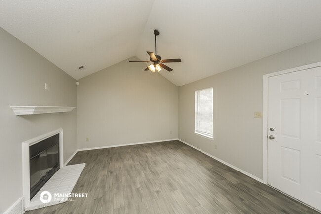 Building Photo - 4557 Summer Creek E