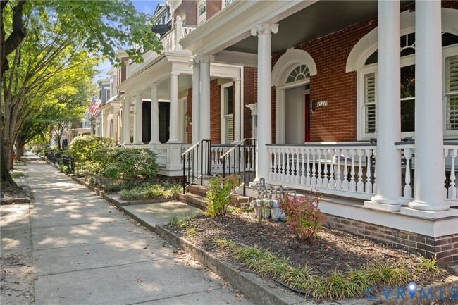 Building Photo - 1527 Grove Ave