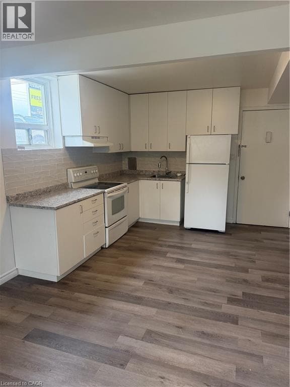 Building Photo - 1576 Barton St E